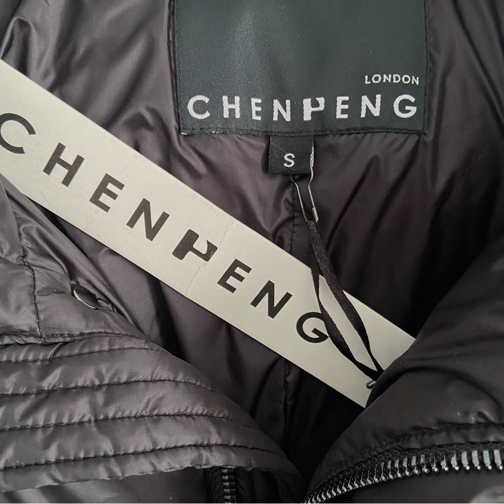 CHEN PENG Black Short Oversized Quilted Puffer Jacket - Picture 12 of 14